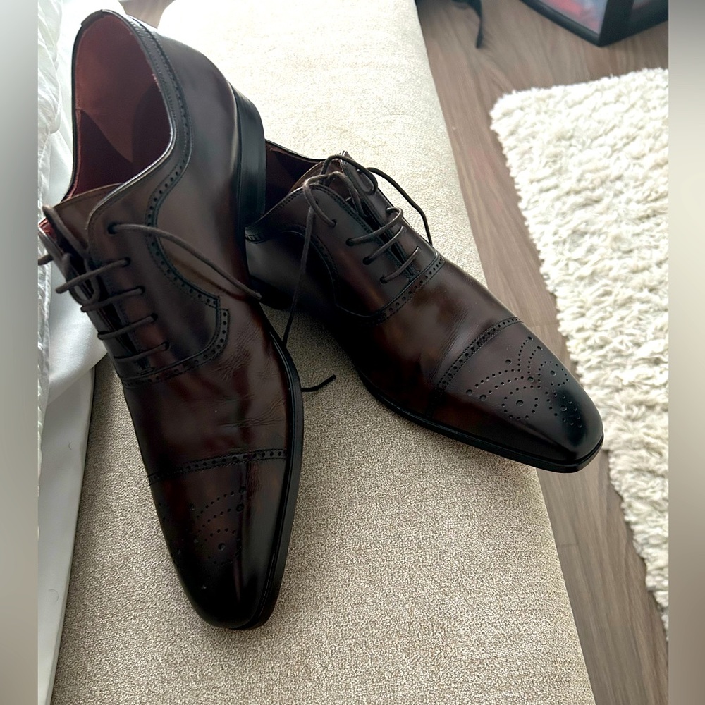 Brown Magnanni dress shoes size 9